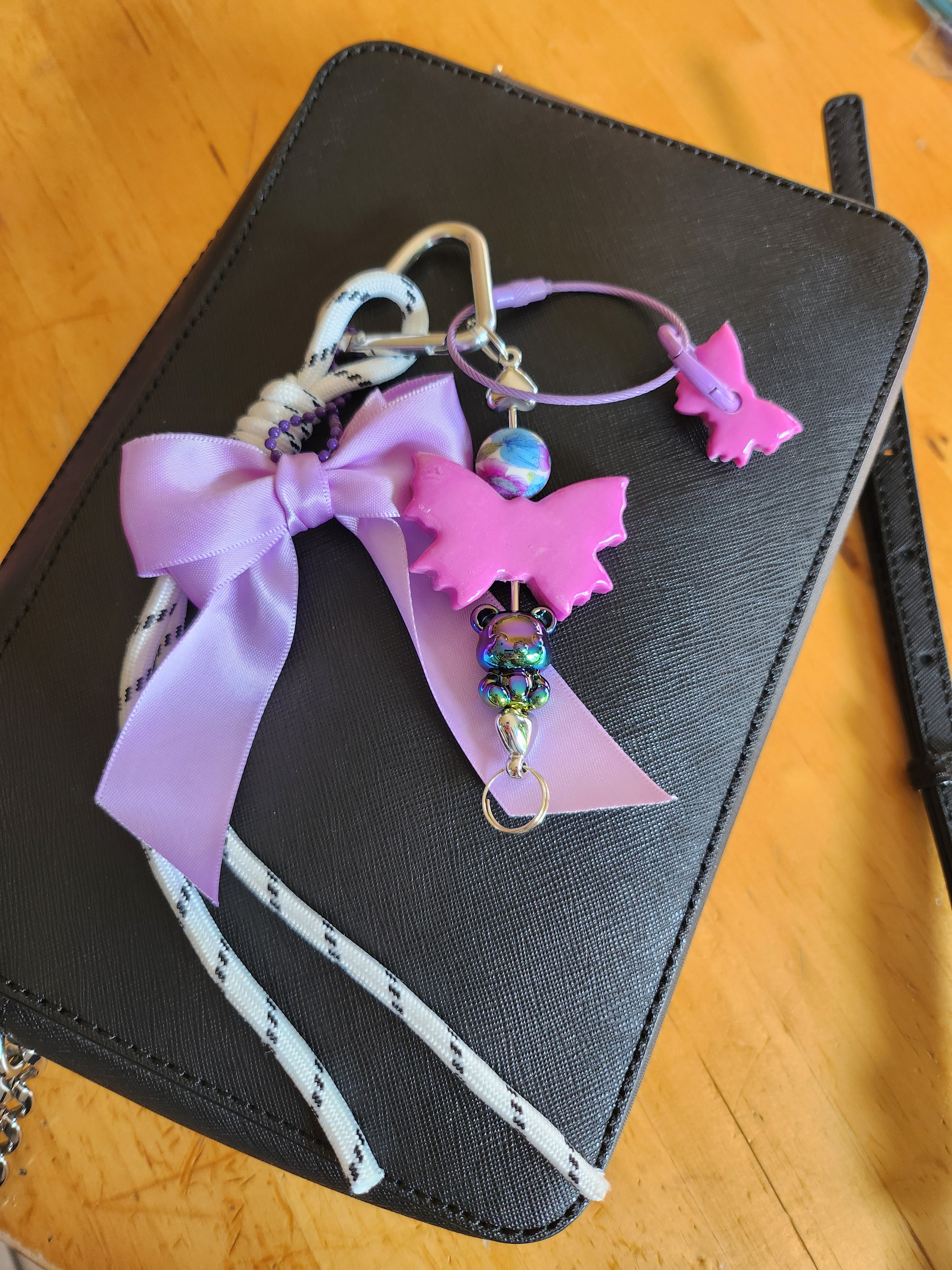 Bijoux de sac et flora charms
