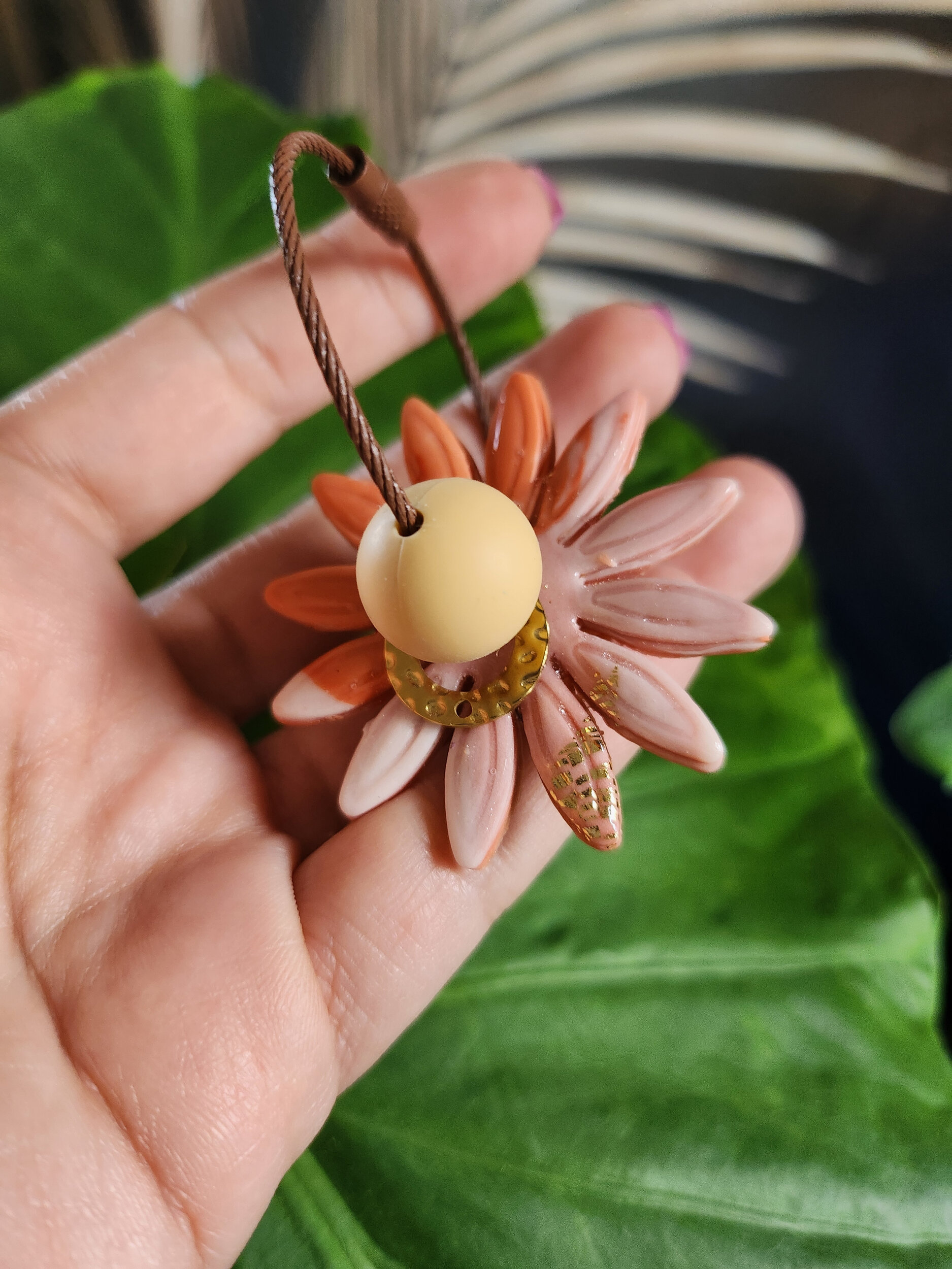 Bijoux de sac marguerite terracotta