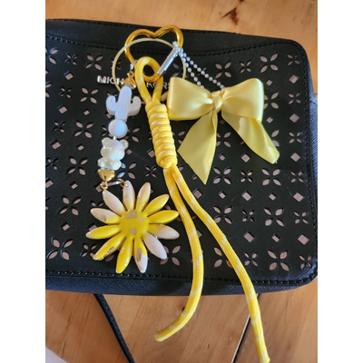 Bijoux de sac jaune et blanc