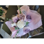 bouquet de fleurs lilas et blanches en bougiebougie
