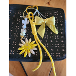 Bijoux de sac jaune et blanc