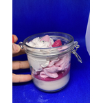 Bougie-gourmande-fraise-chantilly
