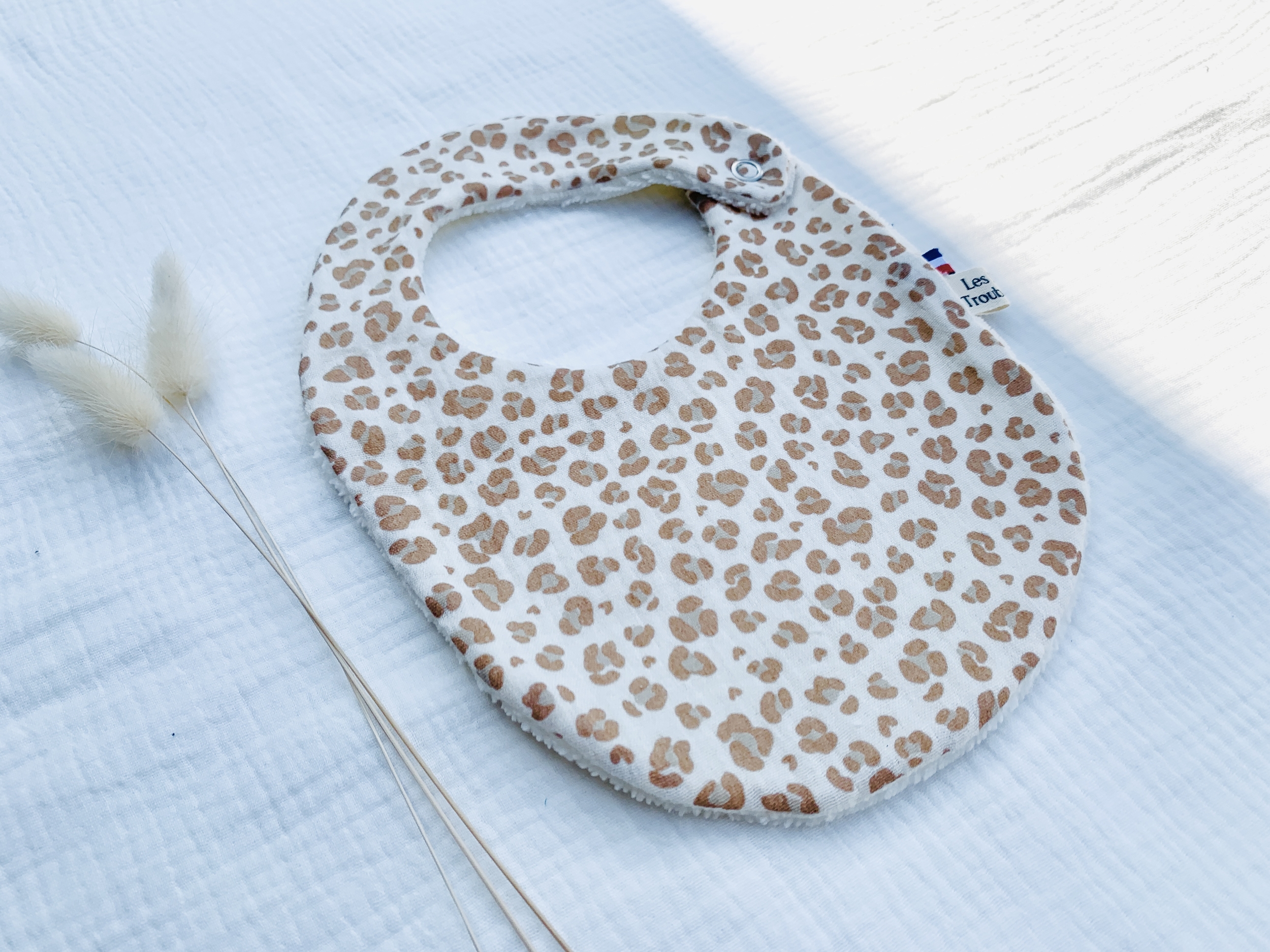 bavoir leopard milk