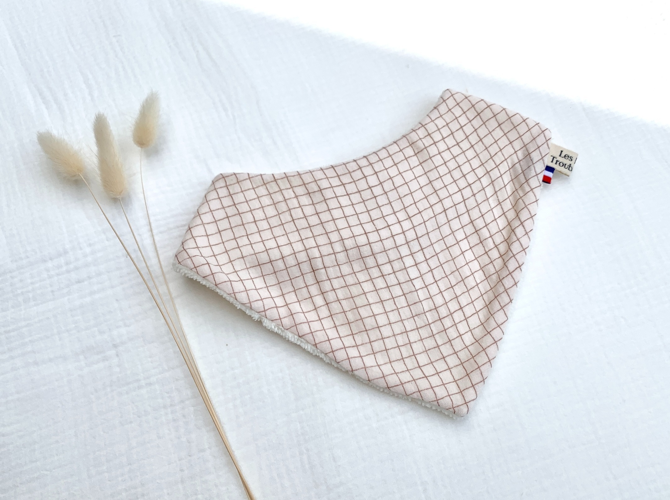 bavoir bandana double gaze carreaux rose