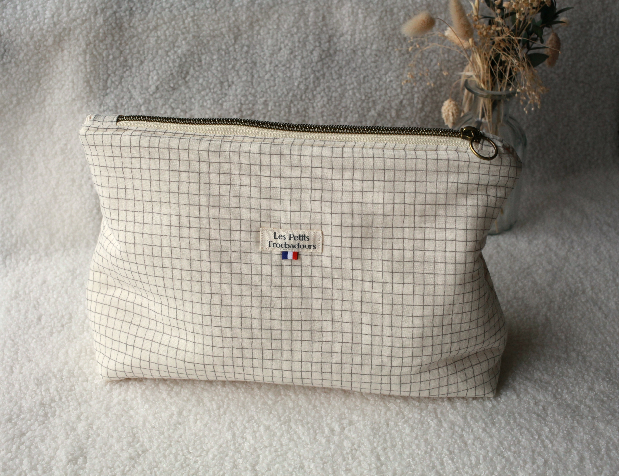 trousse de toilette biologique petits carreaux crème