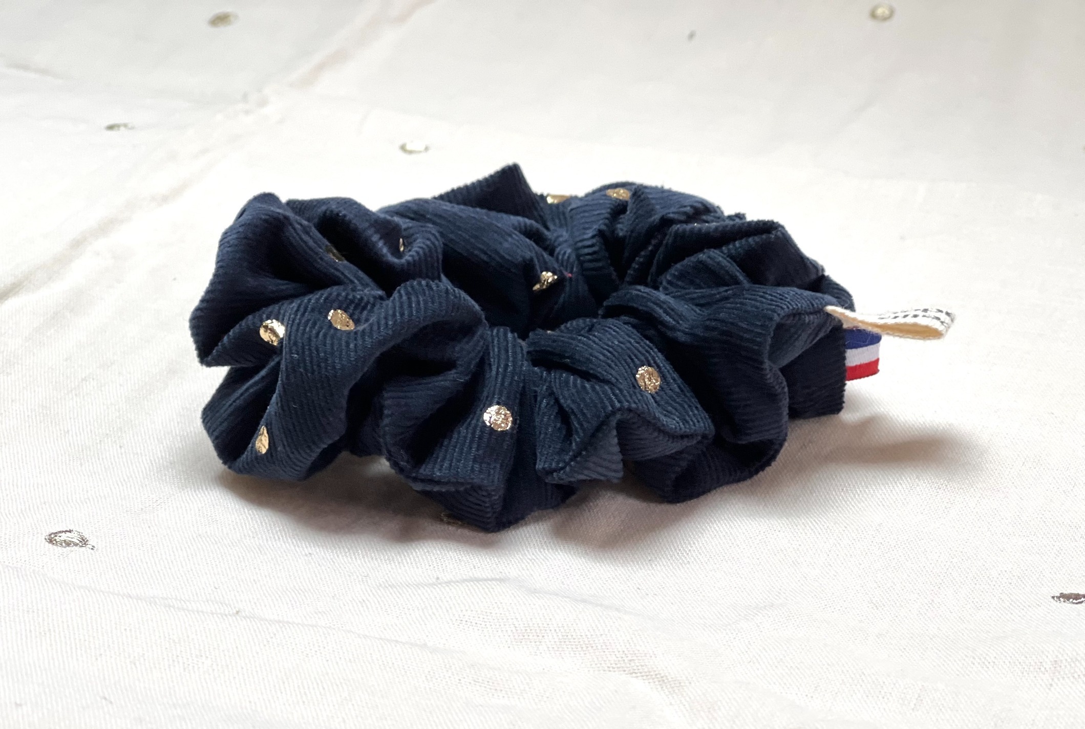 chouchou velours marine à pois dorés