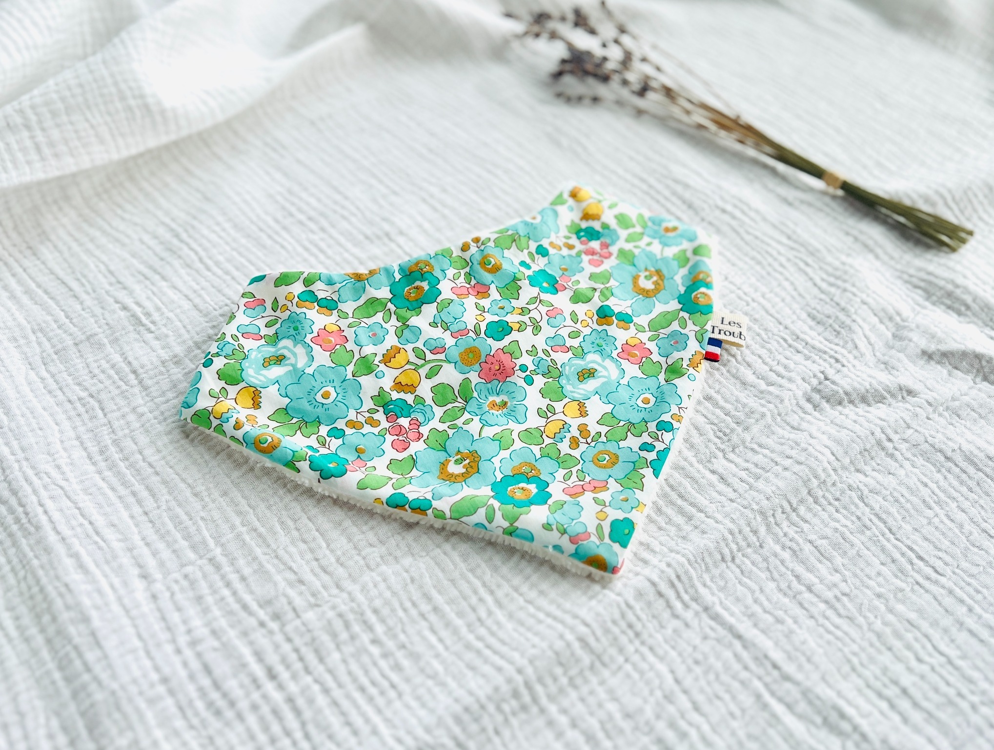 bavoir bandana liberty betsy vert fait main en france