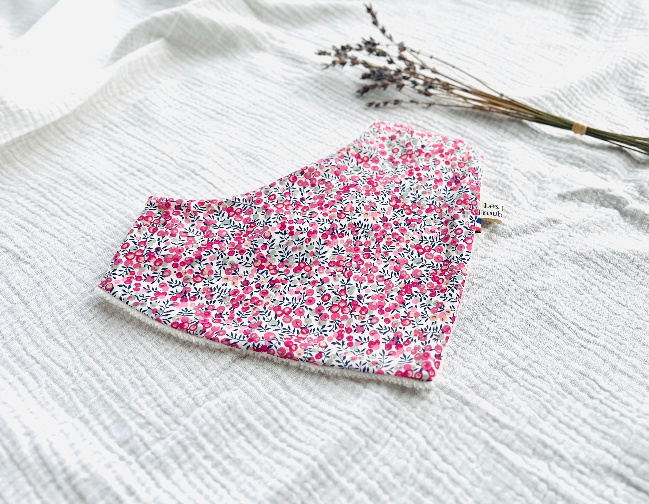 bavoir bandana liberty Wiltshire bud bougainvillier