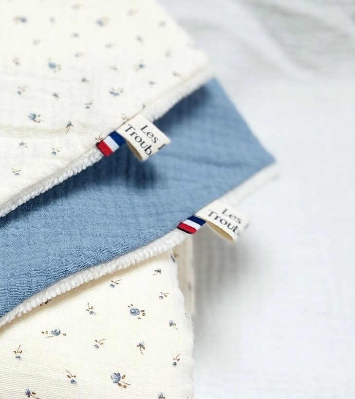 coffret naissance personnalisable Essentiel double gaze de coton biologique charly fleurs bleues