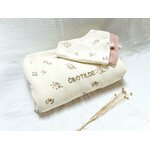 coffret signature cadeau naissance double gaze fleurie couverture et deux bavoirs bandana