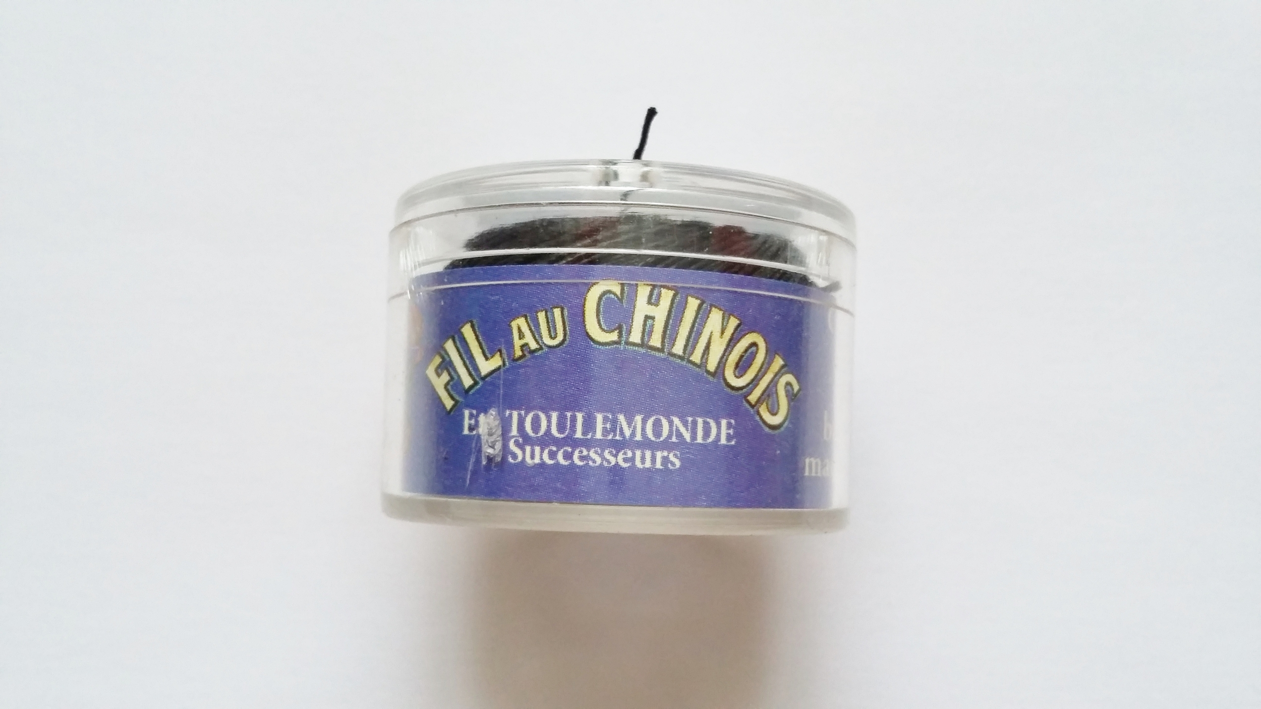 Bobine De Fil à Surfiler Et à Coudre Noir