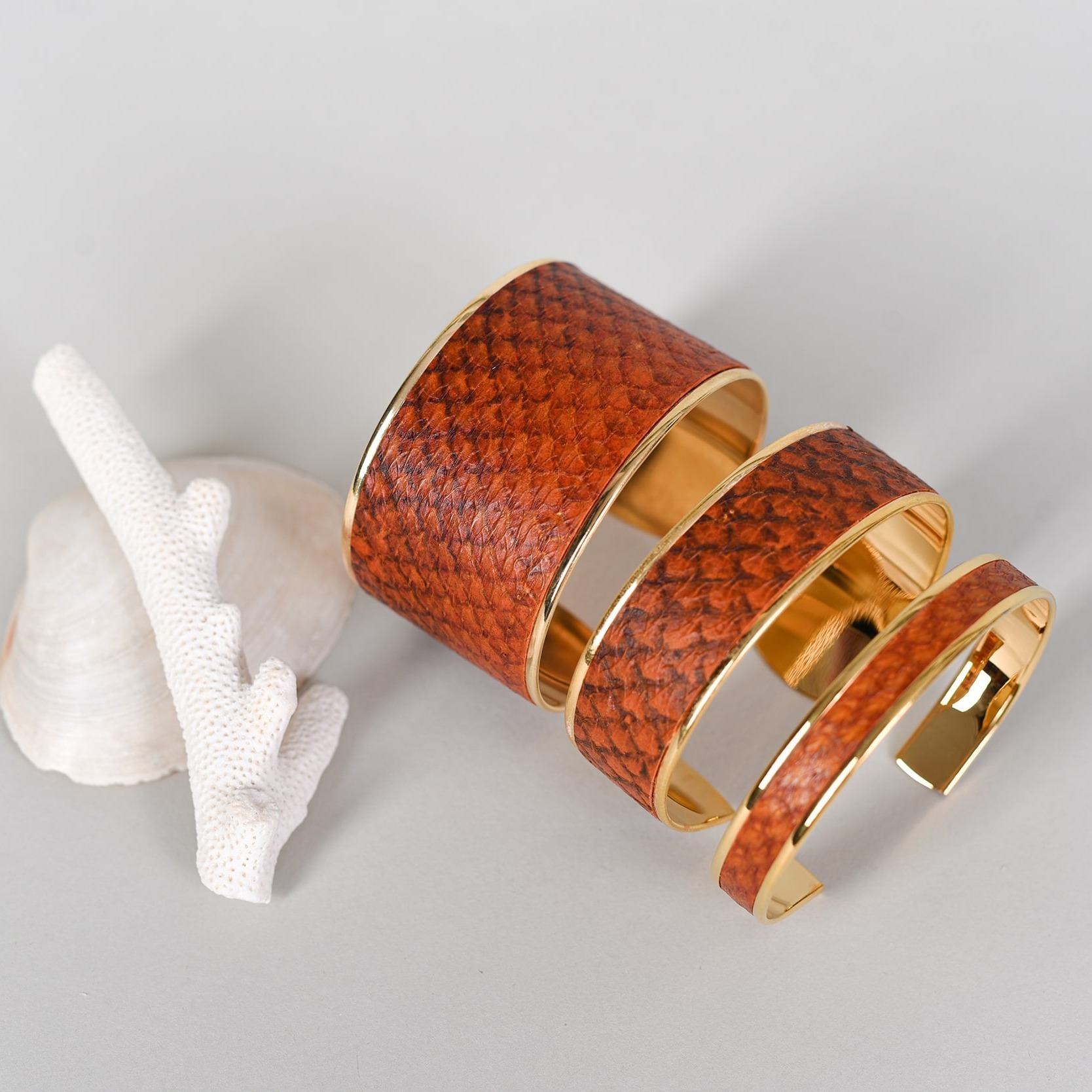 largeur-bracelet-manchette-cuir-saumon-orange