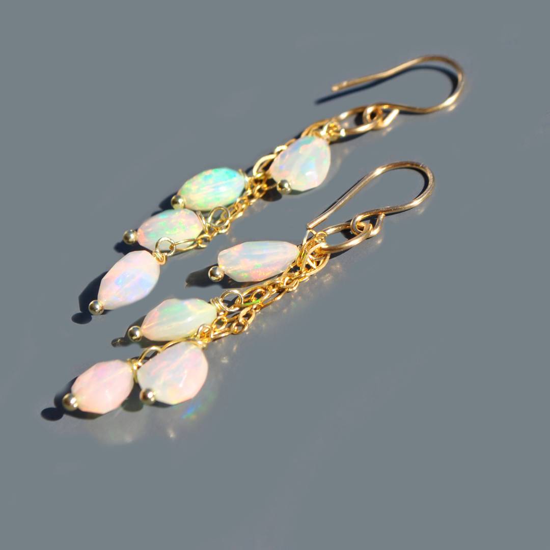 Boucles d\'oreilles pendante Opale éthiopienne Welo Or 14K