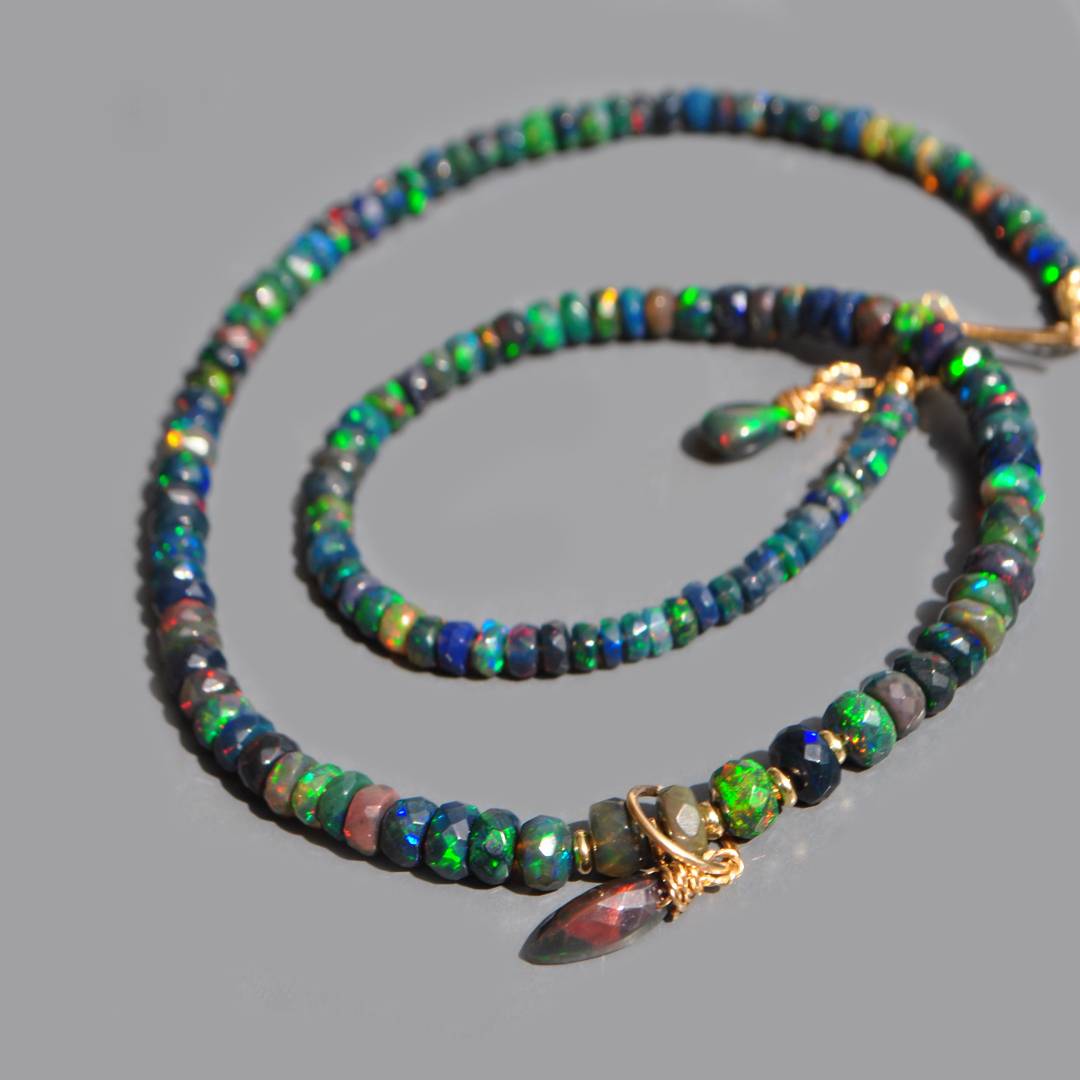 collier opale noir taillée marquise-9