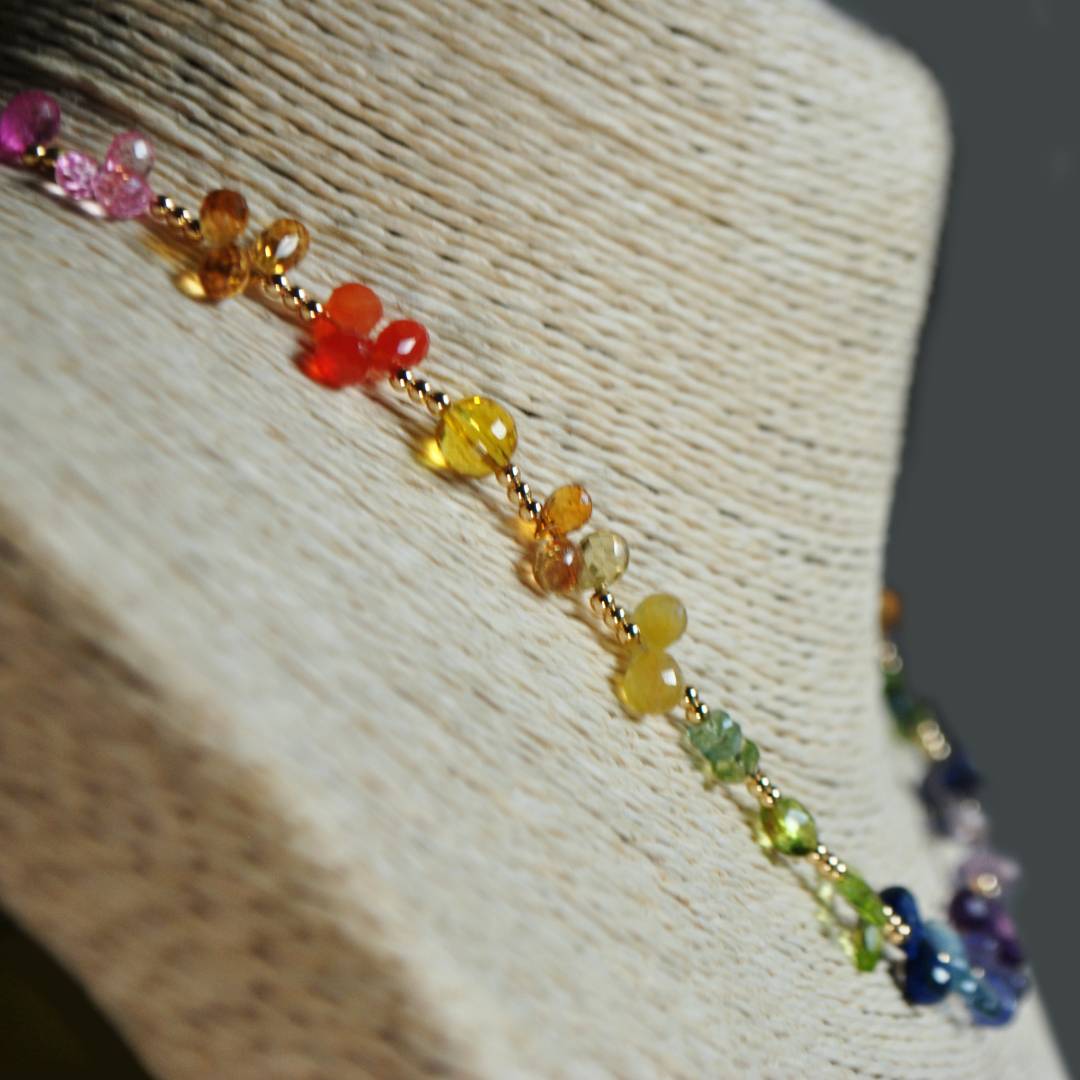 Collier court gouttes saphir-B