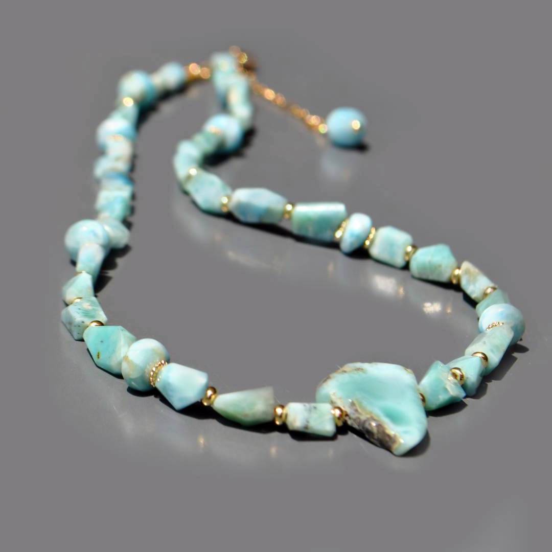Collier en Larimar Brut _ Élégance et Sérénité - bijou pierre naturelle bleue gold filled 14K
