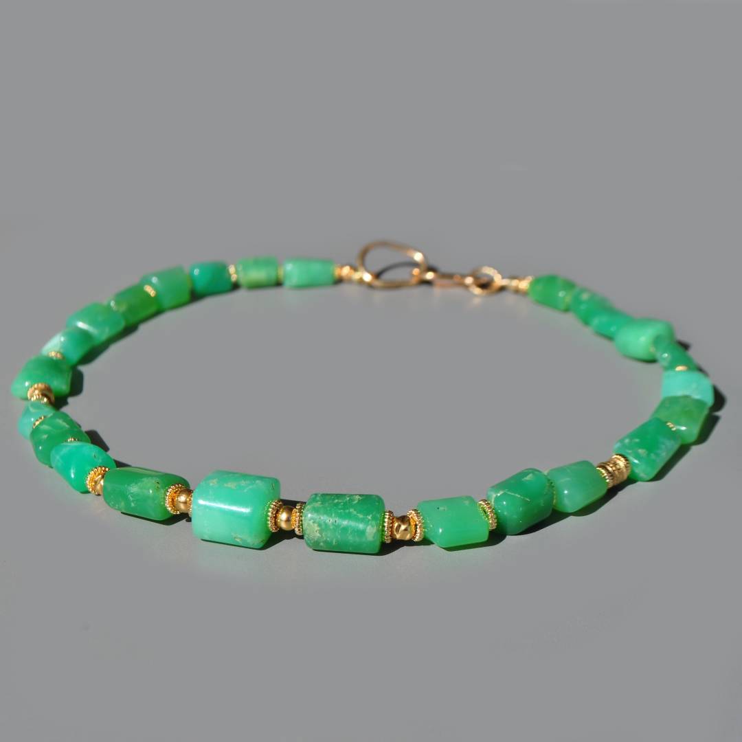 collier chrysoprase pierres taillée.