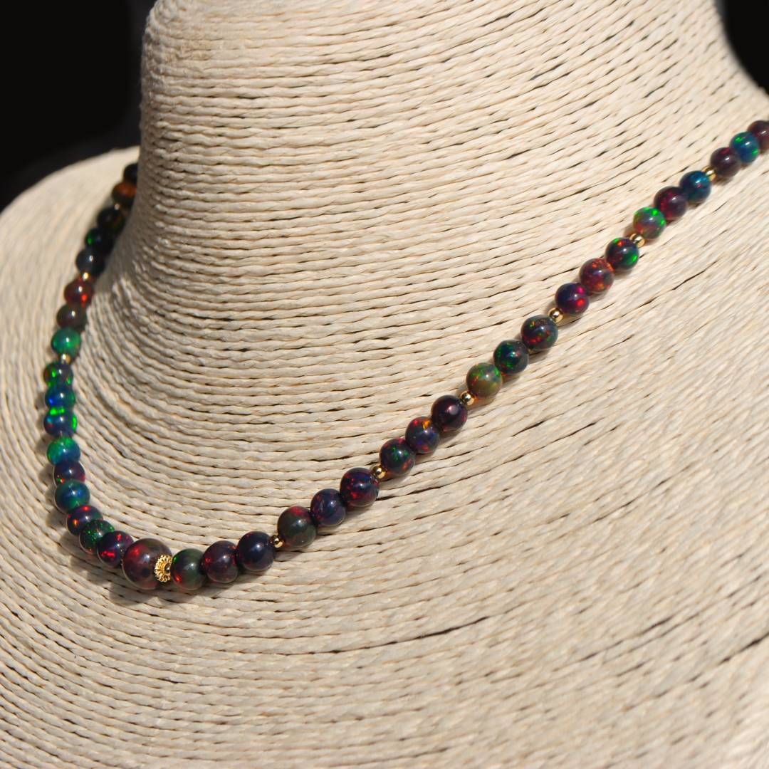 Collier opale noire perles boules-B