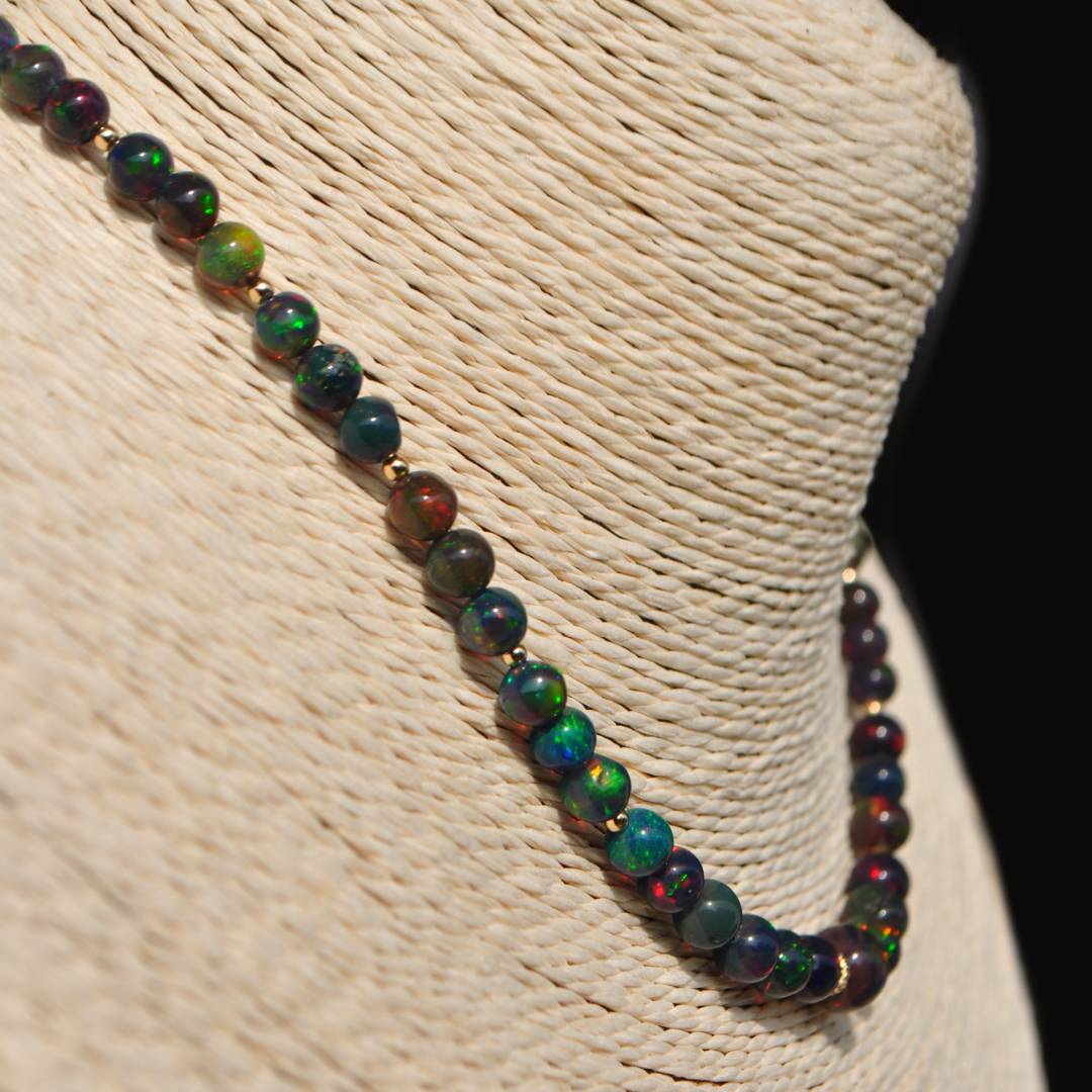 Collier opale noire perles boules-A