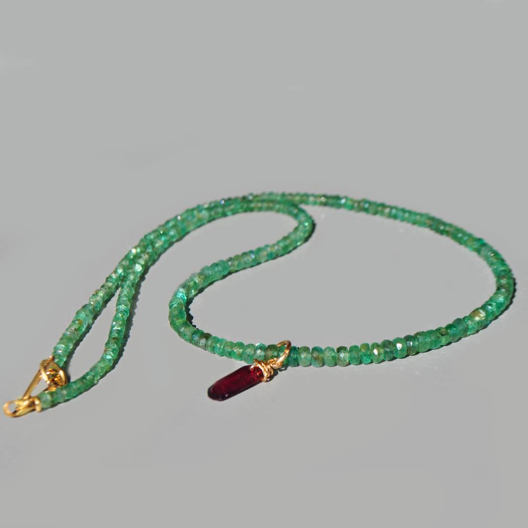 collir emeraude tourmaline rose