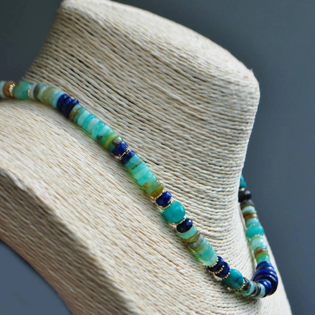 Collier opale bleue lapis
