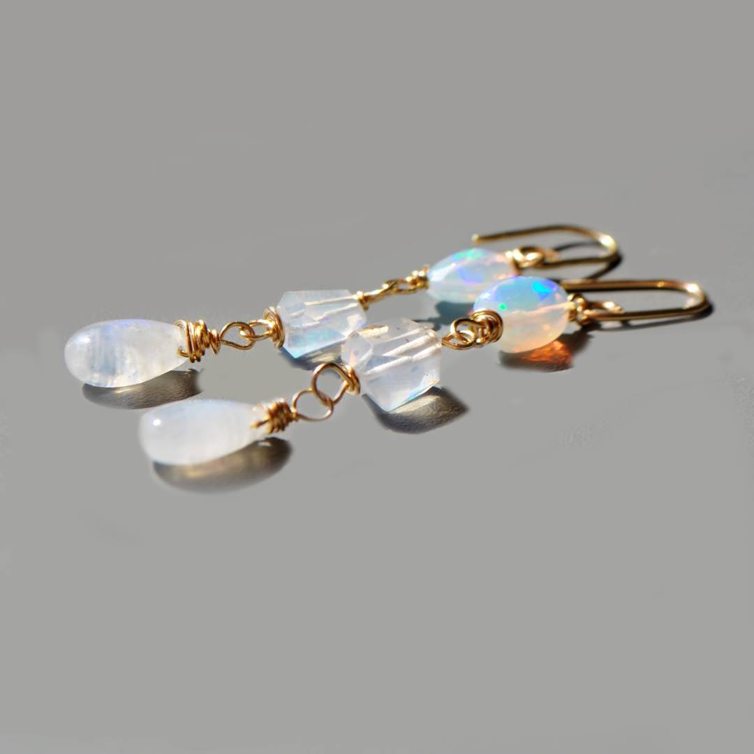 boucles oreilles pendante opale pierre de lune ARC