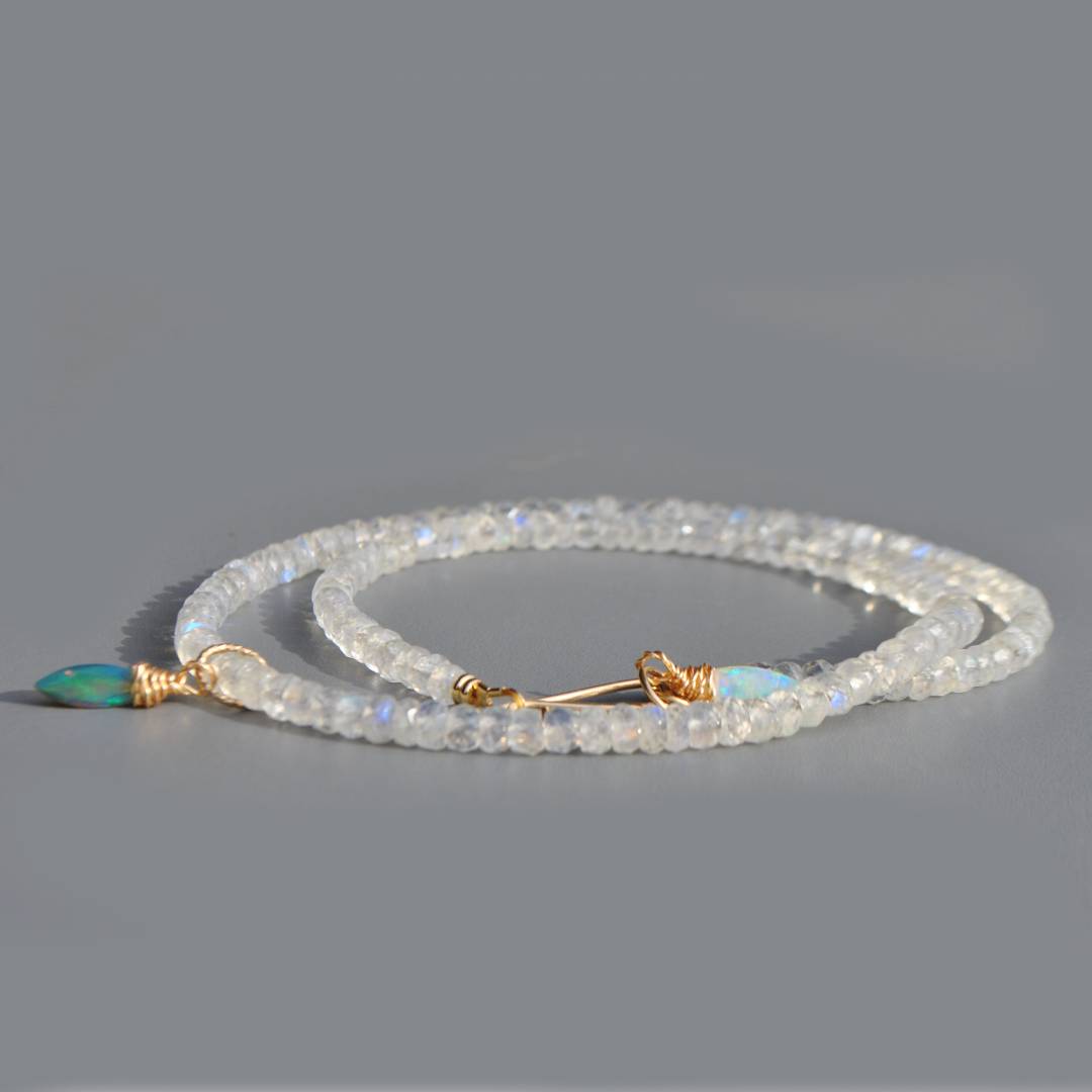 collier pierre de lune arc en ciel opale noire-2