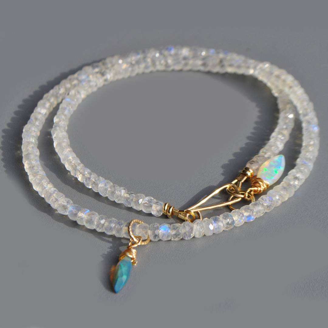 collier pierre de lune arc en ciel opale noire-3