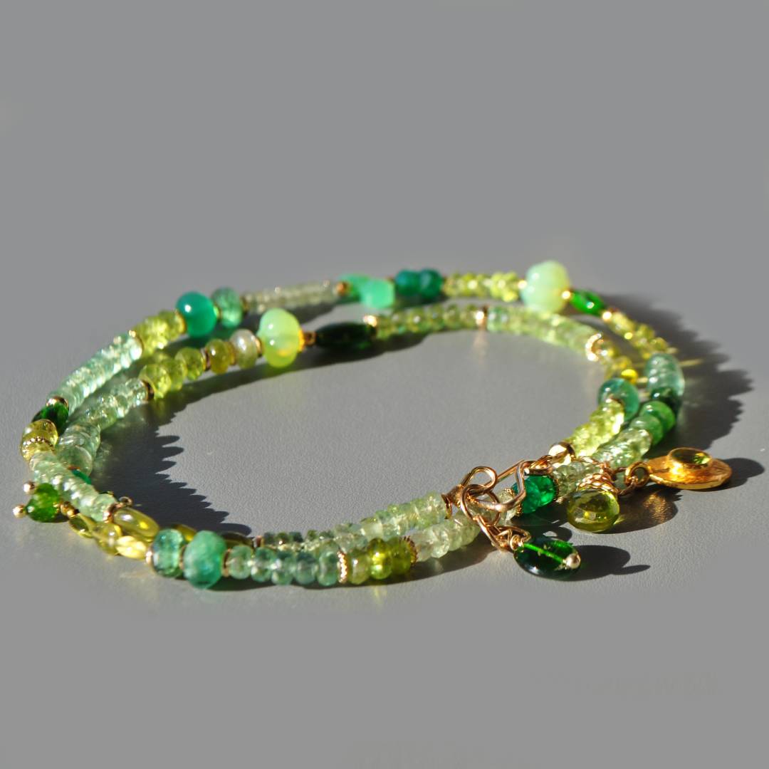 collier mi long pierres vertes or-3