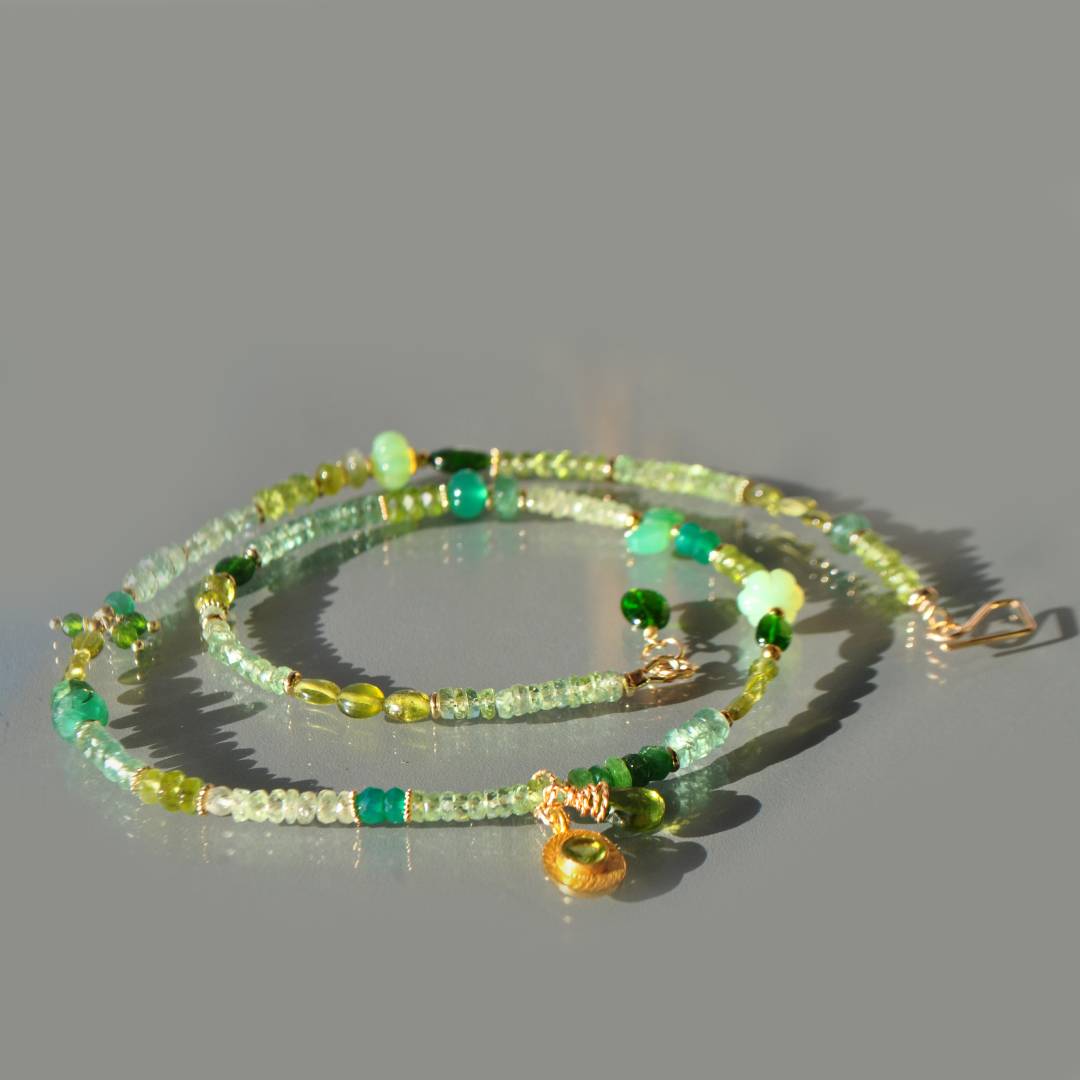 collier mi long pierres vertes or-7