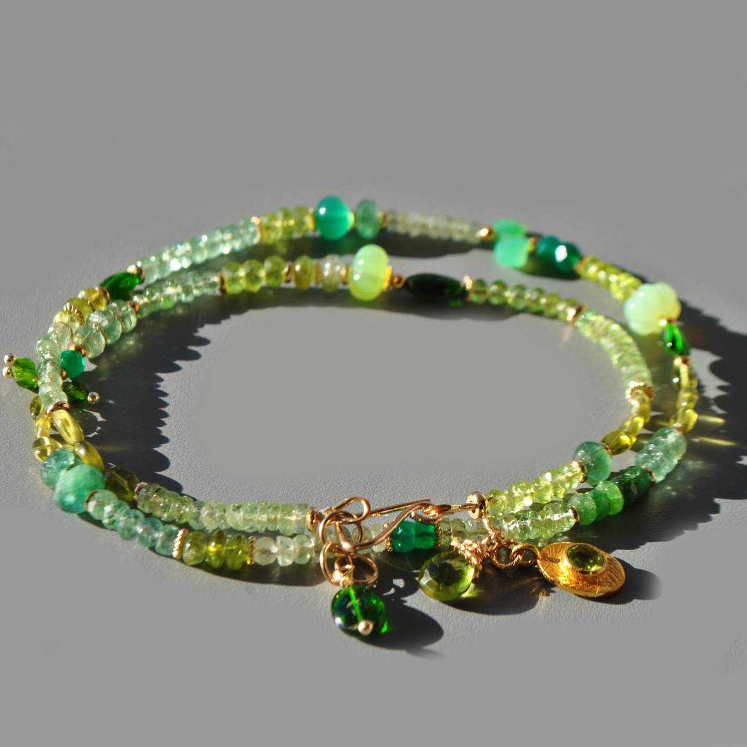 collier mi long pierres vertes or-4