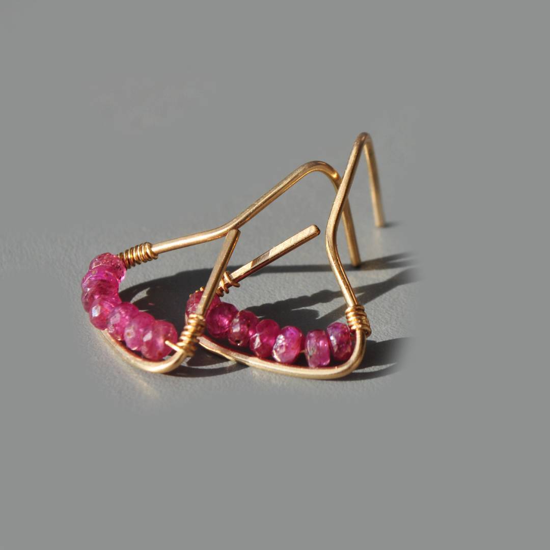 boucles doreilles triangle or et rubis