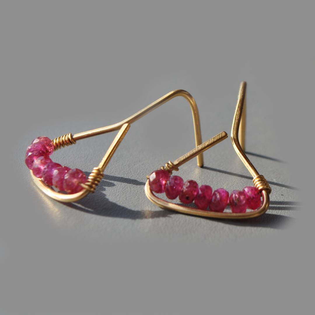 boucles doreilles triangle or et rubis-5