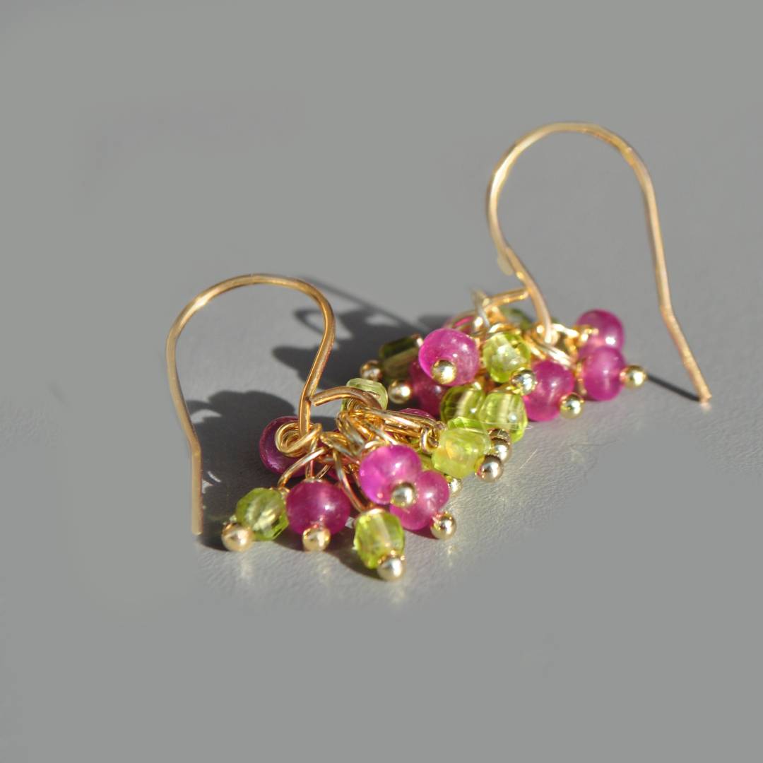 boucles doreilles grappes saphirs roses et Péridot-2