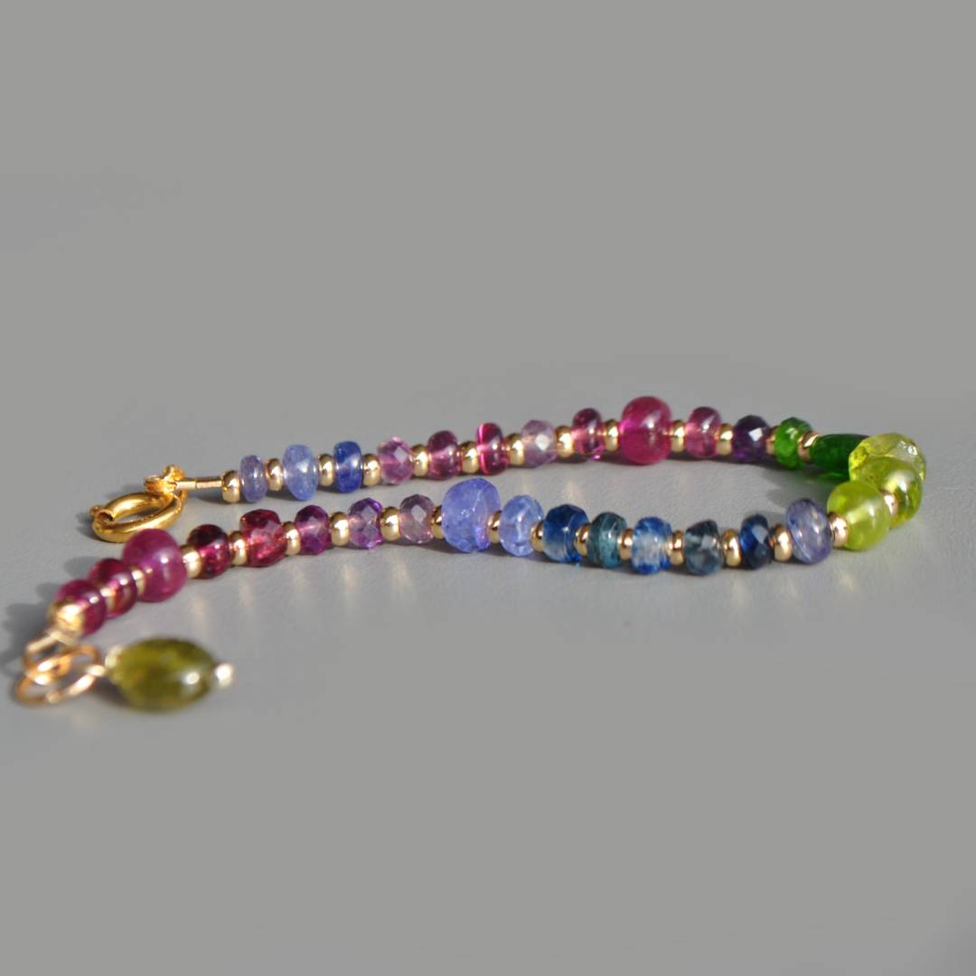 bracelet grebat saphir rose tanzanite emeraude peridot diopside cyanite
