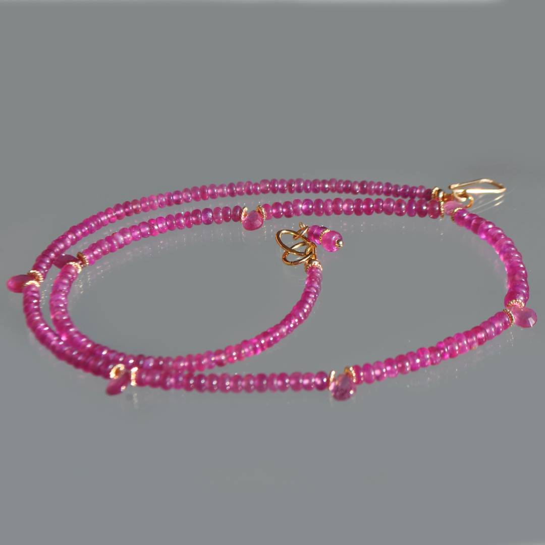 Collier saphir rose gouttes facettes-2