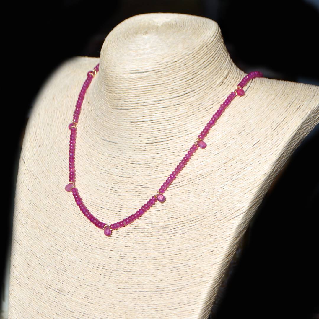 Collier saphir rose gouttes facettes-A
