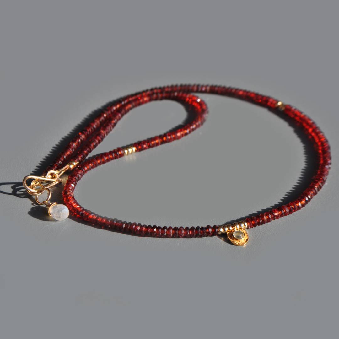 Collier Grenat Almandin rouge charm pierre de Lune-6