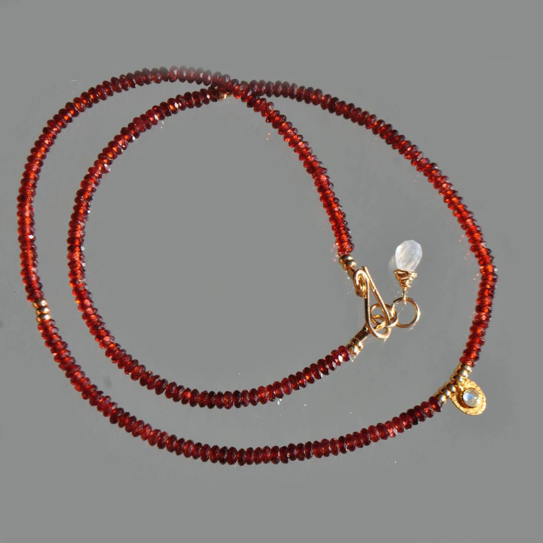 Collier Grenat Almandin rouge charm pierre de Lune-3