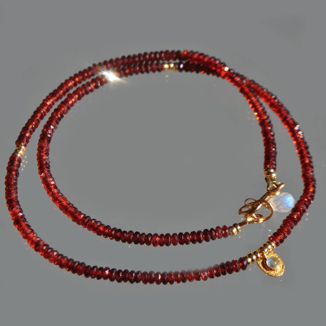 Collier Grenat Almandin rouge charm pierre de Lune-1