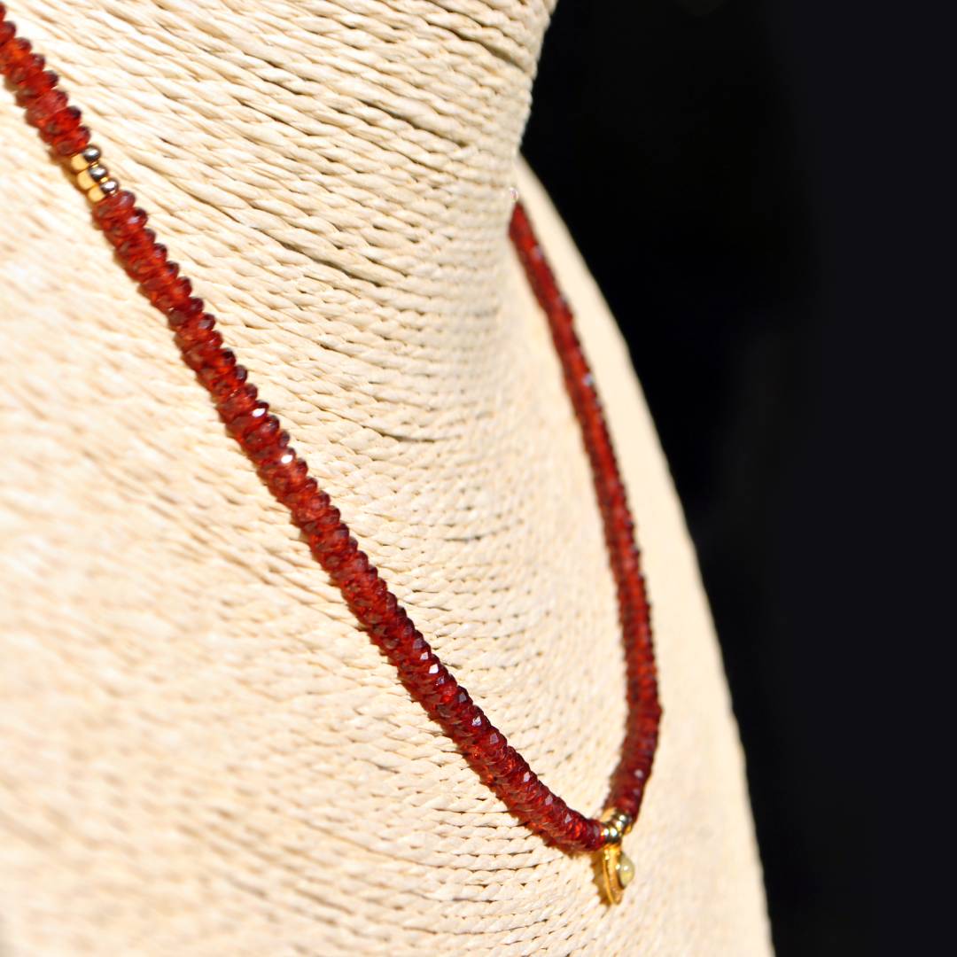 Collier Grenat Almandin rouge charm pierre de Lune-B