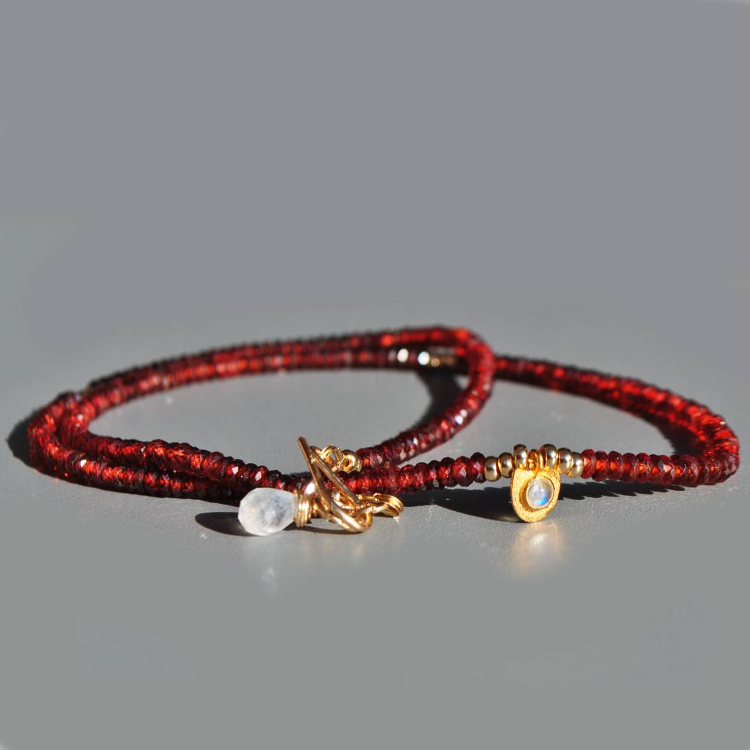 Collier Grenat Almandin rouge charm pierre de Lune