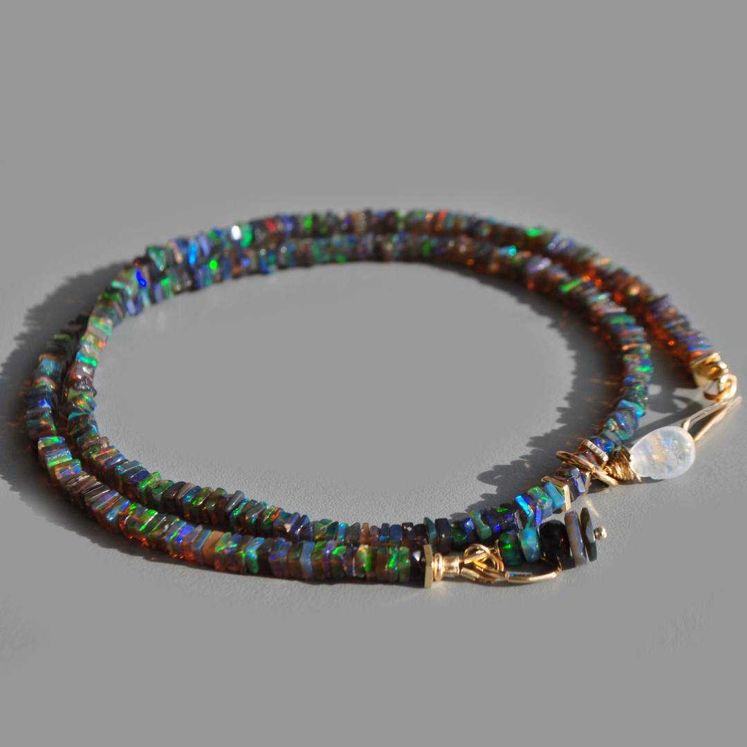 Collier opale noire heishi carré-6