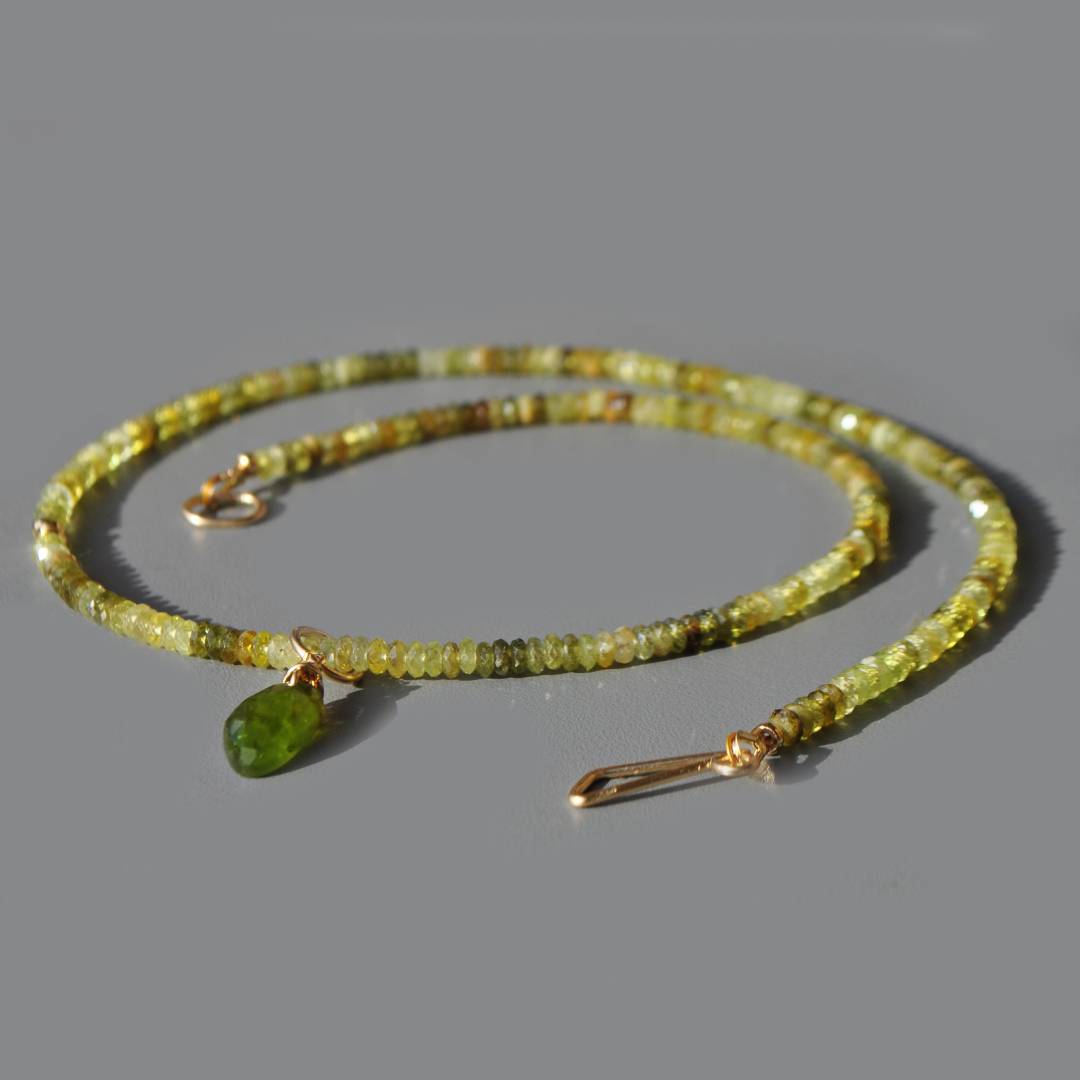 Collier pendentif Grenat vert Andradite-2