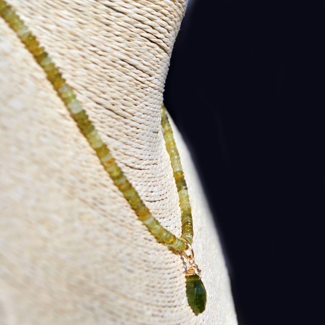 Collier pendentif en grenat vert grossulaire-2(1)