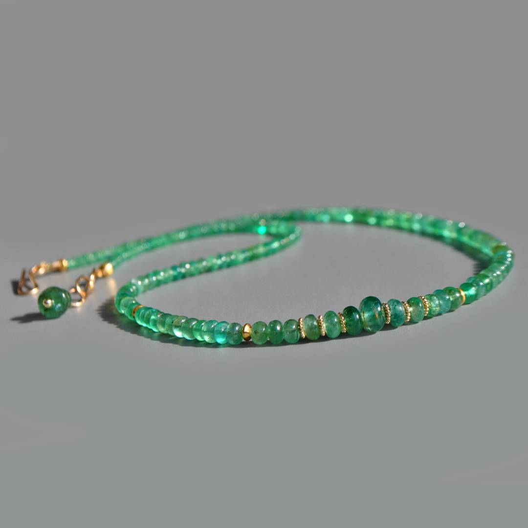 collier emeraude de zambie perle vert bleue