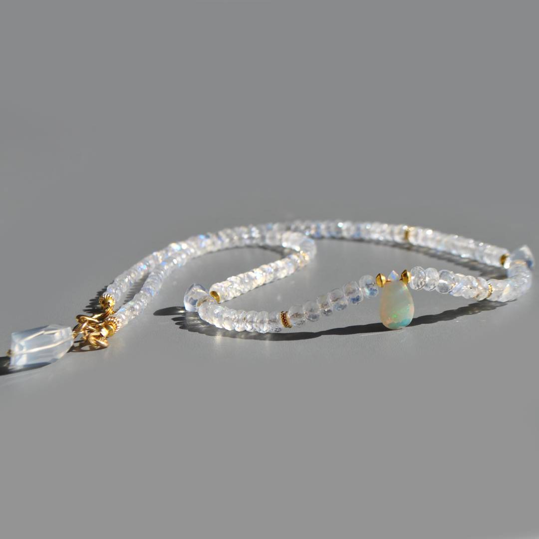 collier pierre de lune ar en ciel Opale welo ethiopienne