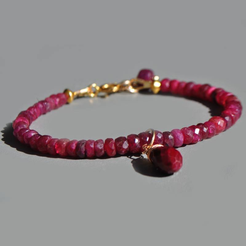 Bracelet Rubis pendentif goutte