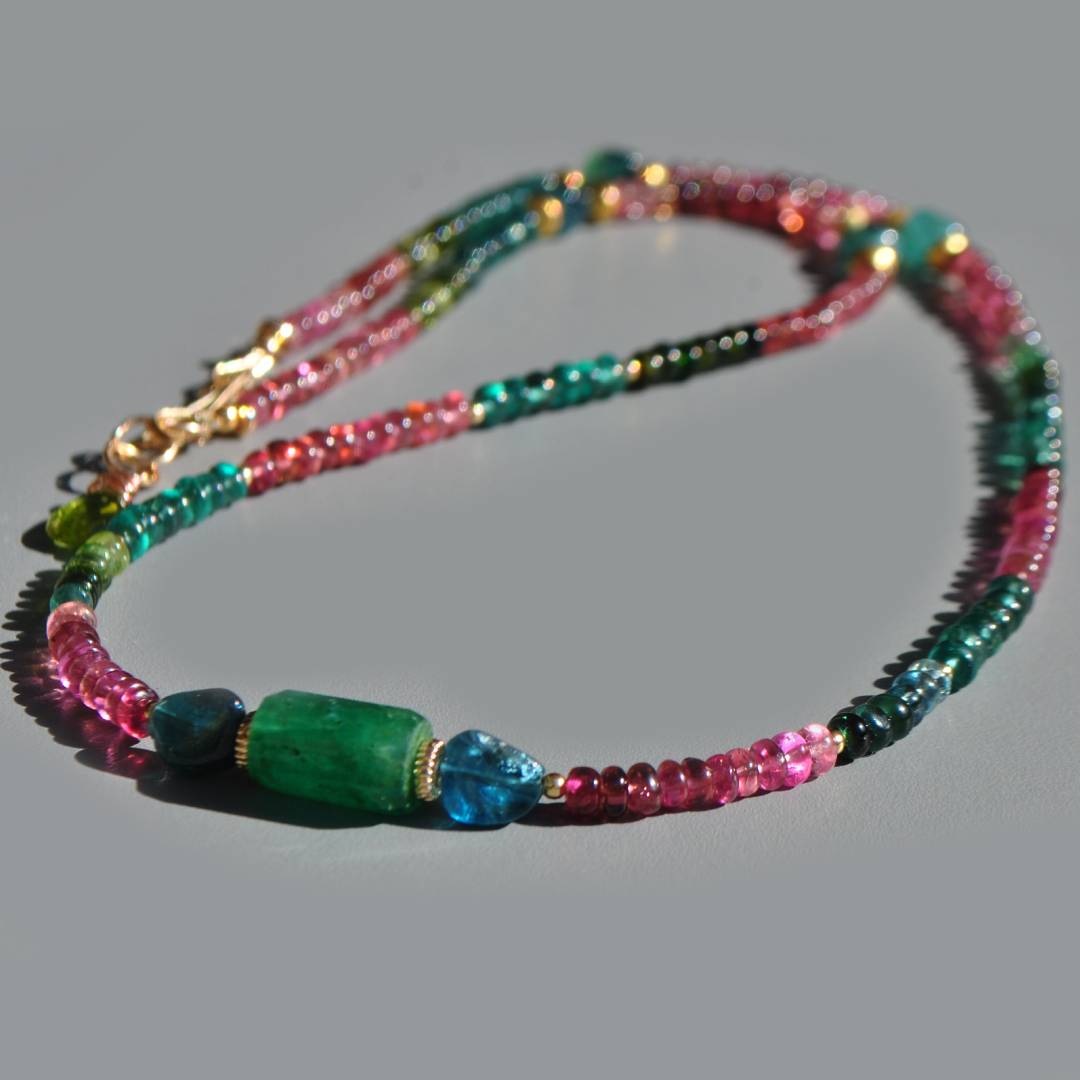 Collier Emeraude Tourmaline multicolore apatite bleue-4(1)