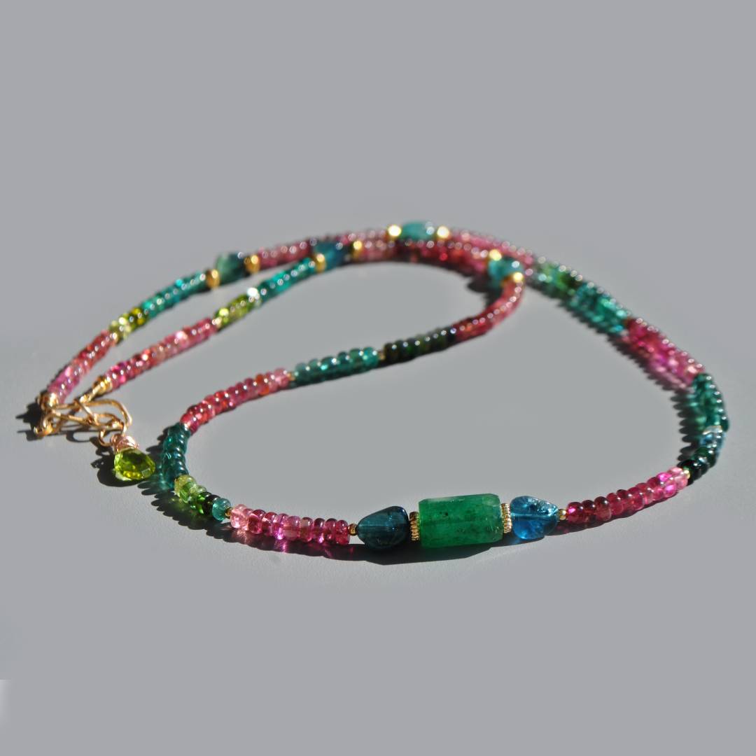 Collier Emeraude Tourmaline multicolore apatite bleue